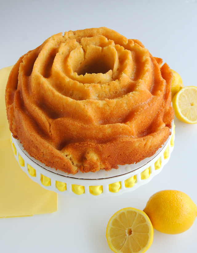 https://www.casablancacooks.com/wp-content/uploads/2018/01/lemon-bliss-cake-with-hibiscus-icing-6.jpg